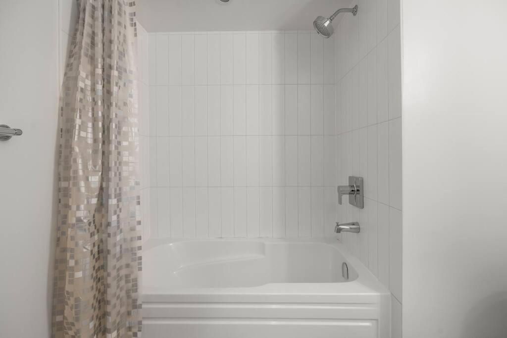 The Royal Nest In Downtown Toronto! Appartement