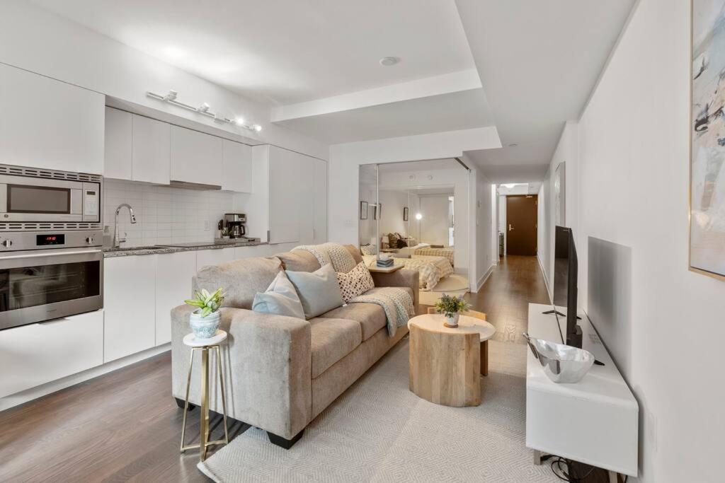 Appartement The Royal Nest In Downtown Toronto! *