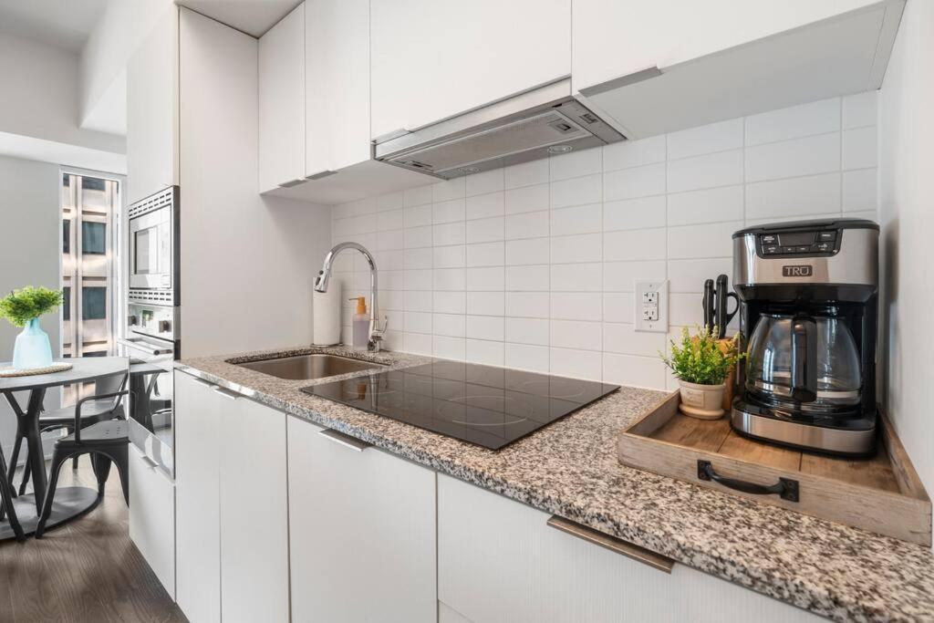 Appartement The Royal Nest In Downtown Toronto! *